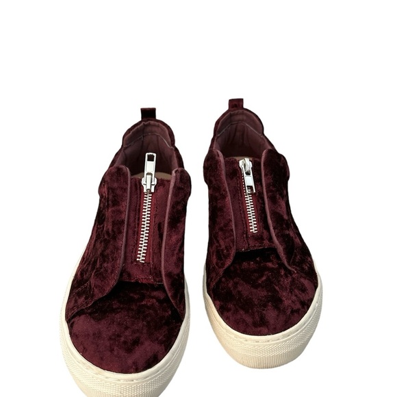 Steve Madden Gnarly Burgundy Velvet Women’s Size 7 Slip On Shoes - Picture 3 of 7